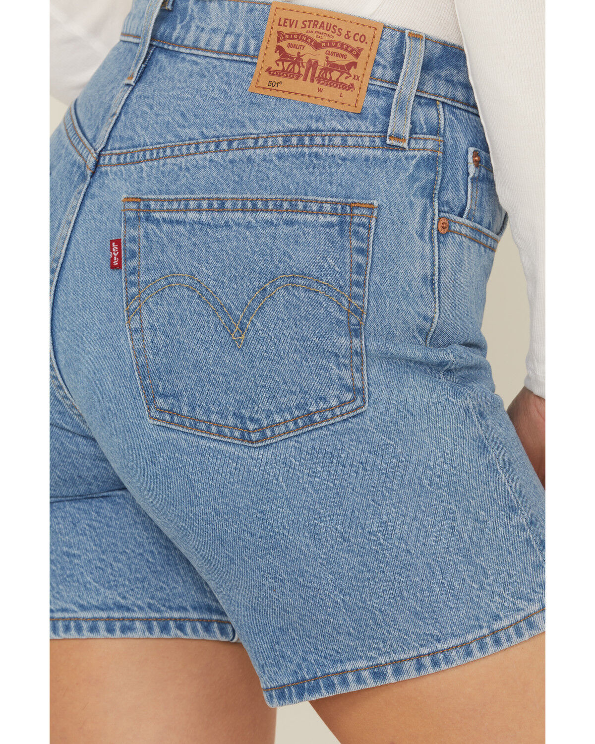 Image #4 - Levi's Women's 501&reg; Original Medium Wash High Rise Mid Thigh Stretch Denim Shorts, Medium Wash, hi-res